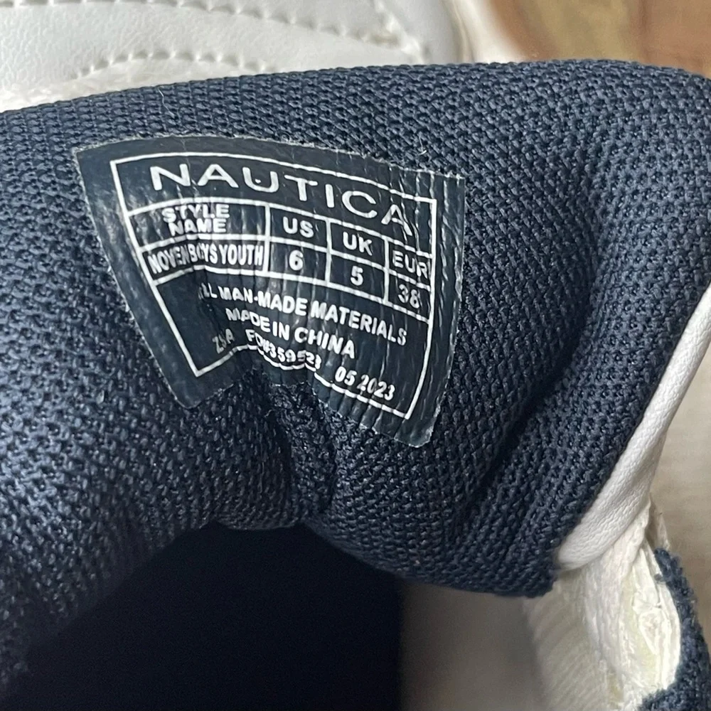 Nautica Men's White and Navy Sneakers 6